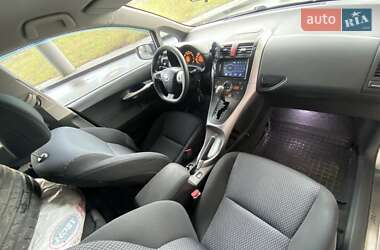 Хэтчбек Toyota Auris 2011 в 