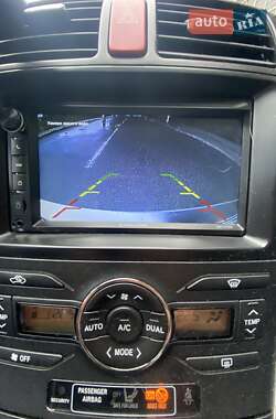 Хэтчбек Toyota Auris 2011 в 