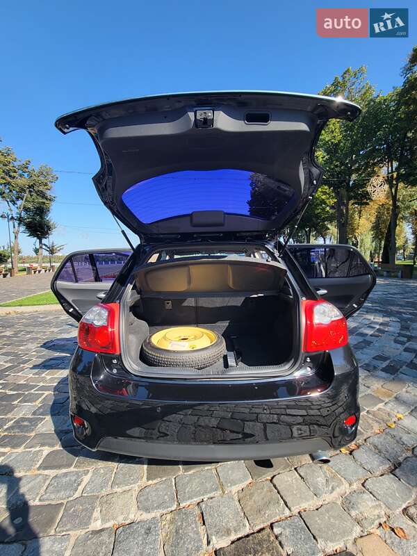Хэтчбек Toyota Auris 2011 в Киеве