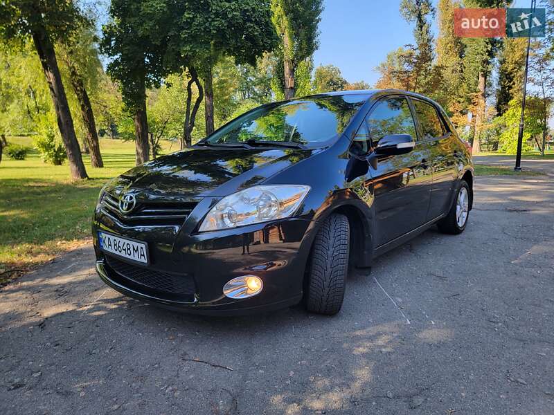 Хэтчбек Toyota Auris 2011 в Киеве
