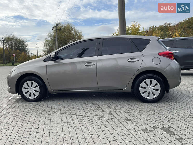 Хэтчбек Toyota Auris 2013 в Полтаве