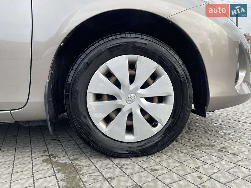 Хэтчбек Toyota Auris 2013 в Полтаве
