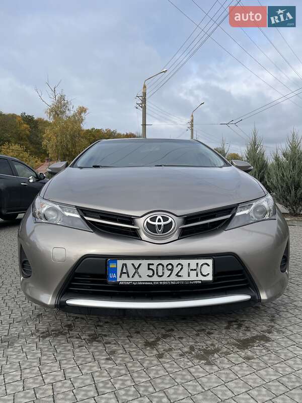 Хэтчбек Toyota Auris 2013 в Полтаве
