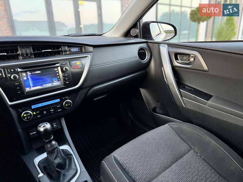 Универсал Toyota Auris 2014 в Тернополе