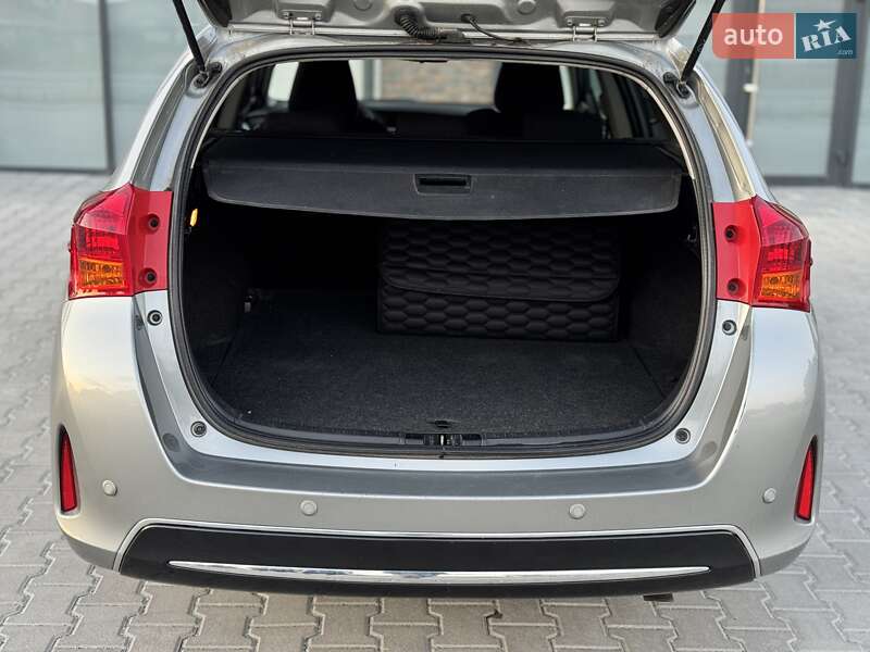 Универсал Toyota Auris 2014 в Тернополе