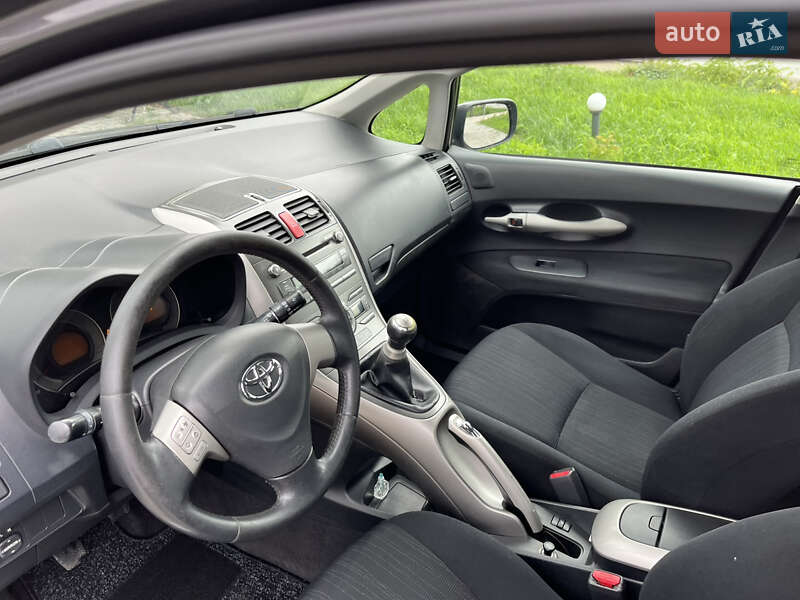 Хэтчбек Toyota Auris 2008 в Черновцах