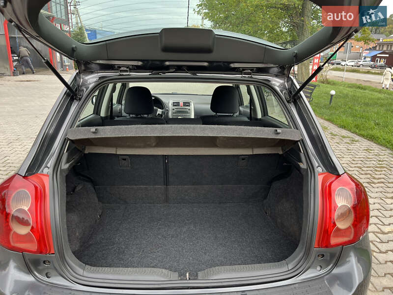 Хэтчбек Toyota Auris 2008 в Черновцах