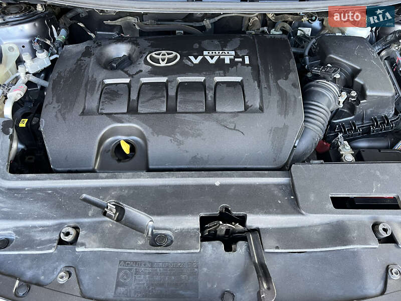 Хэтчбек Toyota Auris 2008 в Черновцах