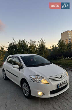 Хэтчбек Toyota Auris 2011 в Киеве
