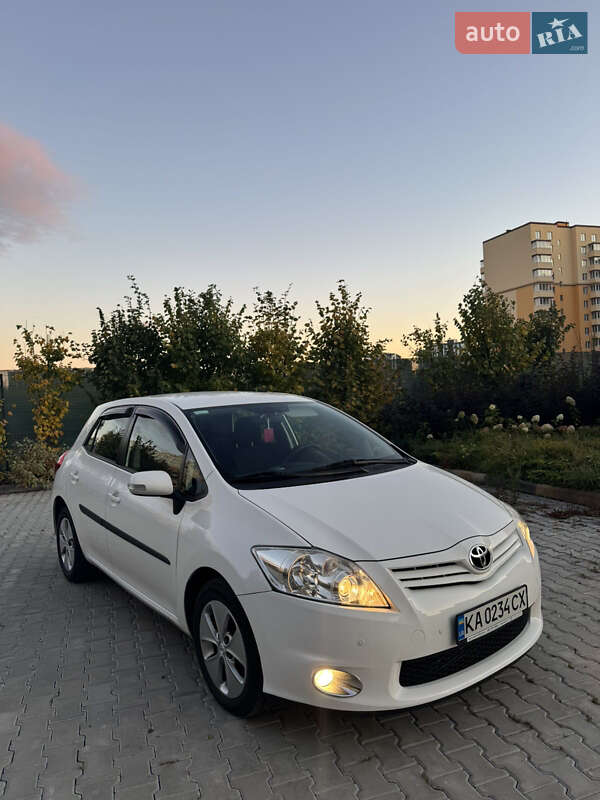 Toyota Auris 2011