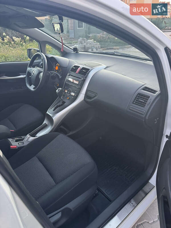 Хэтчбек Toyota Auris 2011 в Киеве