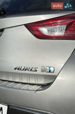Хэтчбек Toyota Auris 2014 в 