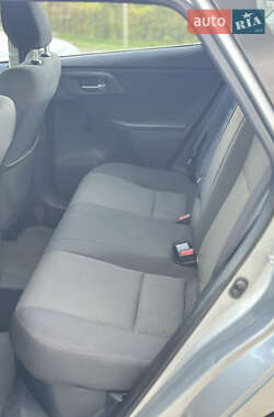 Хэтчбек Toyota Auris 2014 в 
