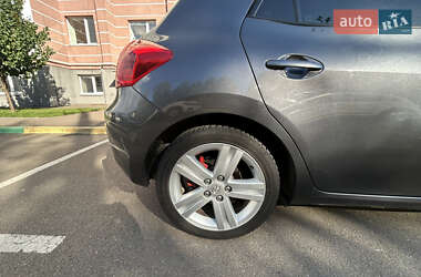 Хэтчбек Toyota Auris 2007 в 