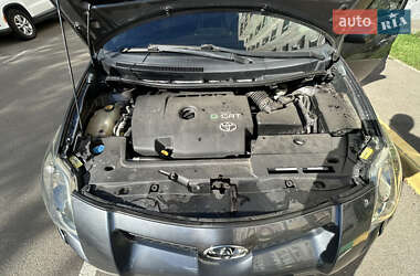 Хэтчбек Toyota Auris 2007 в 