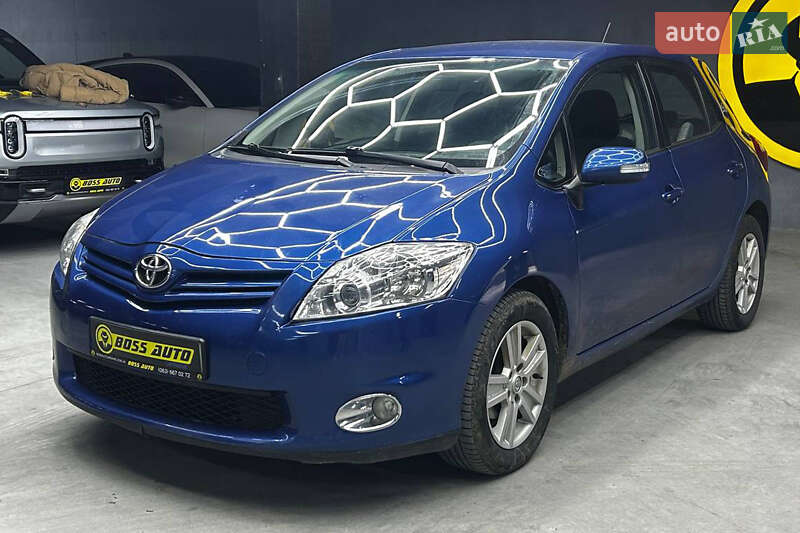 Хэтчбек Toyota Auris 2011 в Черновцах