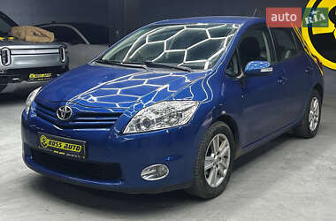 Хетчбек Toyota Auris 2011 в 