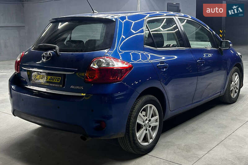 Хэтчбек Toyota Auris 2011 в Черновцах