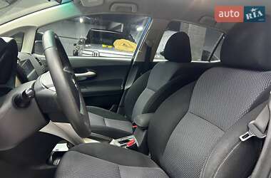 Хетчбек Toyota Auris 2011 в 