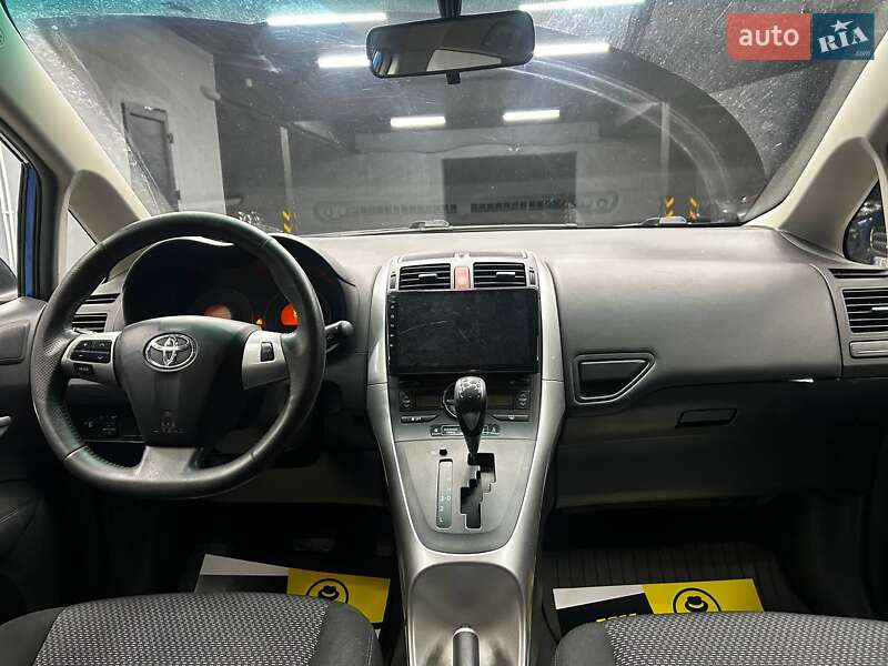 Хэтчбек Toyota Auris 2011 в Черновцах