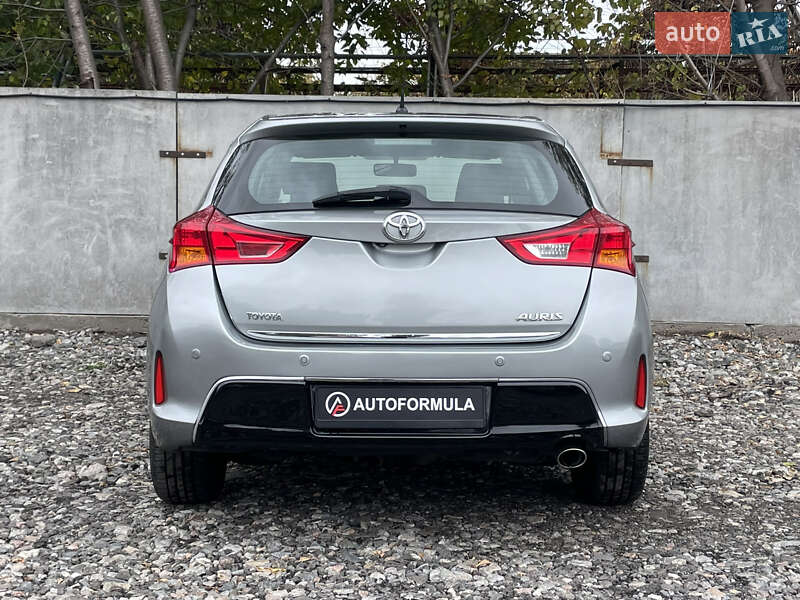 Хэтчбек Toyota Auris 2012 в Киеве