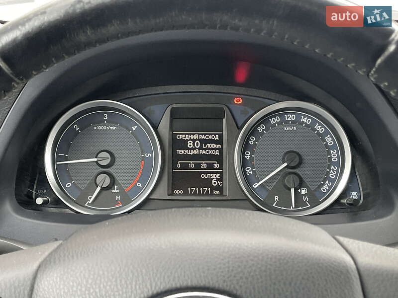 Хэтчбек Toyota Auris 2012 в Киеве