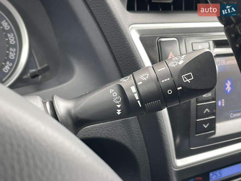 Хэтчбек Toyota Auris 2012 в Киеве