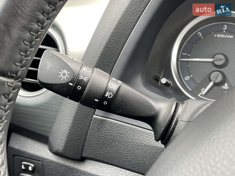 Хэтчбек Toyota Auris 2012 в Киеве