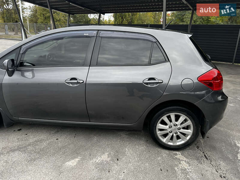 Хэтчбек Toyota Auris 2007 в Кривом Роге