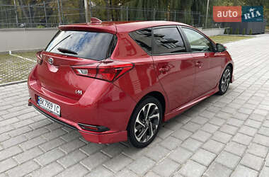 Хэтчбек Toyota Auris 2015 в 
