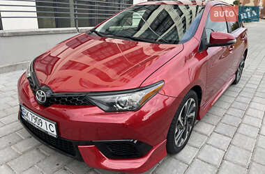 Хэтчбек Toyota Auris 2015 в 