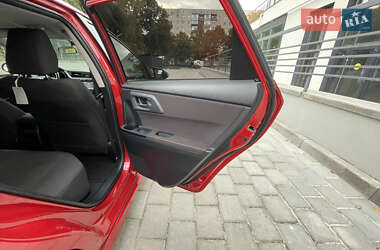 Хэтчбек Toyota Auris 2015 в 