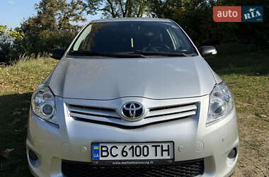 Хетчбек Toyota Auris 2010 в Івано-Франково