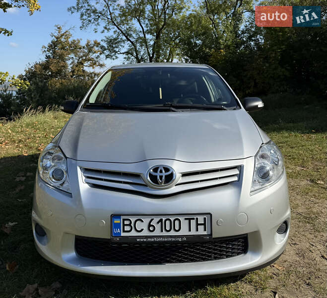 Хэтчбек Toyota Auris 2010 в Ивано-Франково фото Хэтчбек Toyota Auris 2010 в Ивано-Франково