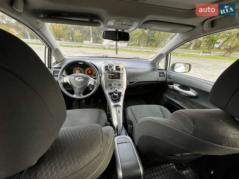 Хэтчбек Toyota Auris 2007 в Белгороде-Днестровском