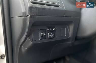Хэтчбек Toyota Auris 2011 в 