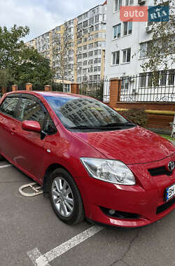 Хэтчбек Toyota Auris 2009 в 