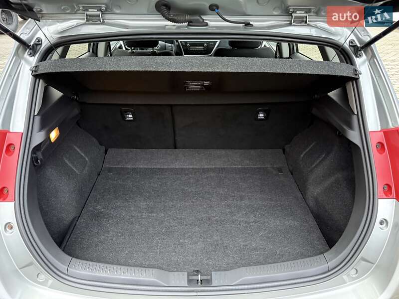 Хэтчбек Toyota Auris 2014 в Виннице