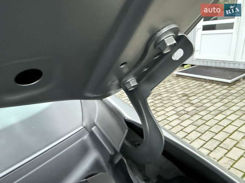 Хэтчбек Toyota Auris 2014 в Виннице