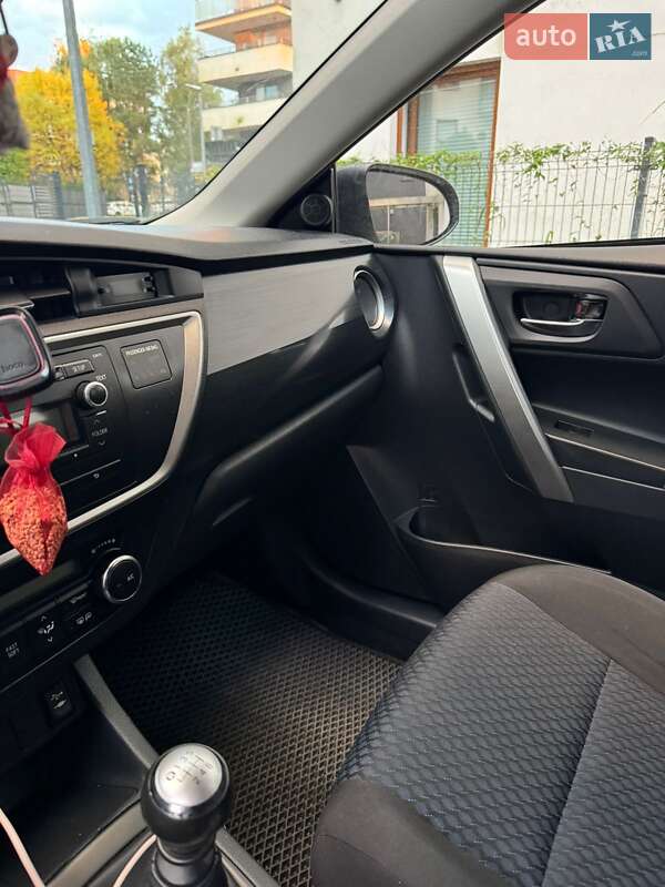 Хэтчбек Toyota Auris 2013 в Львове