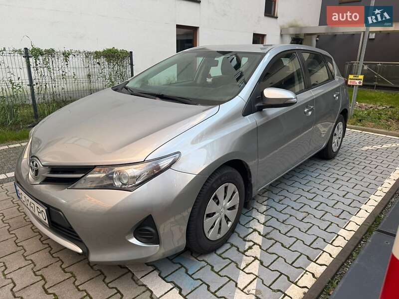Хэтчбек Toyota Auris 2013 в Львове