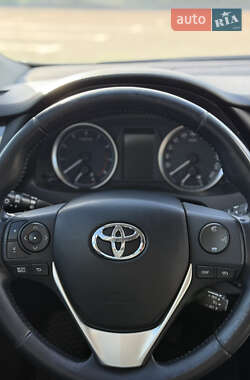 Хэтчбек Toyota Auris 2013 в Львове