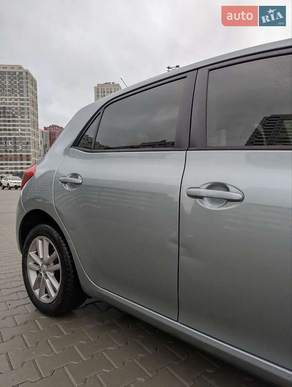 Хэтчбек Toyota Auris 2008 в Киеве