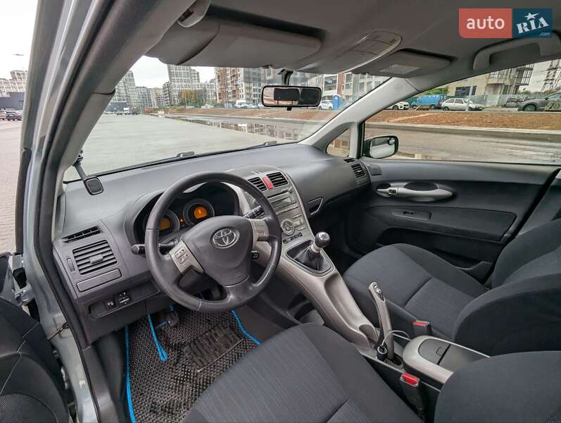 Хэтчбек Toyota Auris 2008 в Киеве