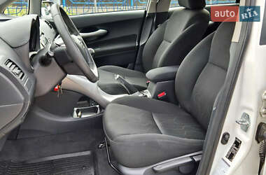 Хэтчбек Toyota Auris 2011 в 