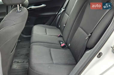 Хэтчбек Toyota Auris 2011 в 