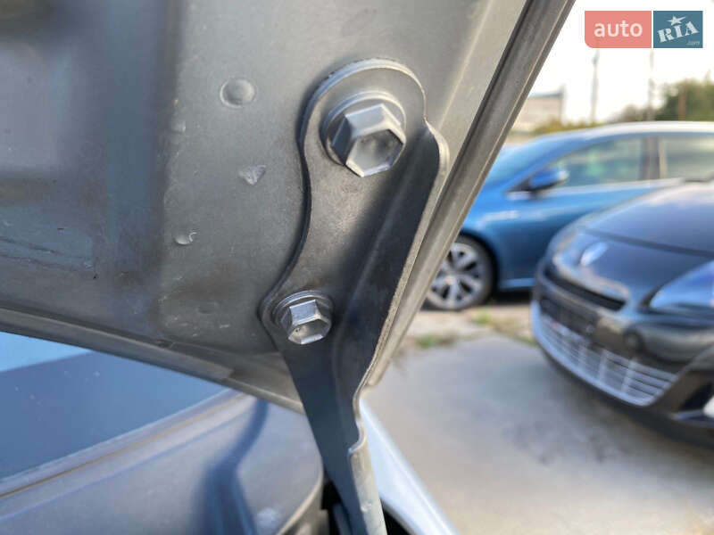 Хэтчбек Toyota Auris 2011 в Ровно фото 11 Хэтчбек Toyota Auris 2011 в Ровно