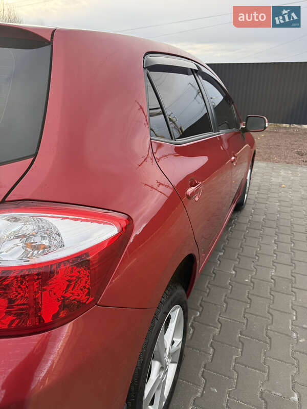Хэтчбек Toyota Auris 2012 в Киеве