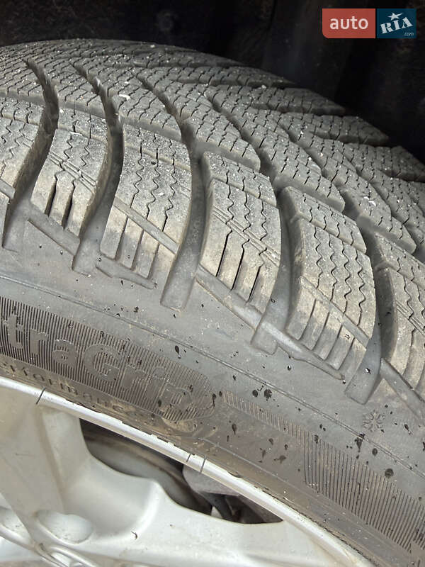 Хэтчбек Toyota Auris 2012 в Киеве