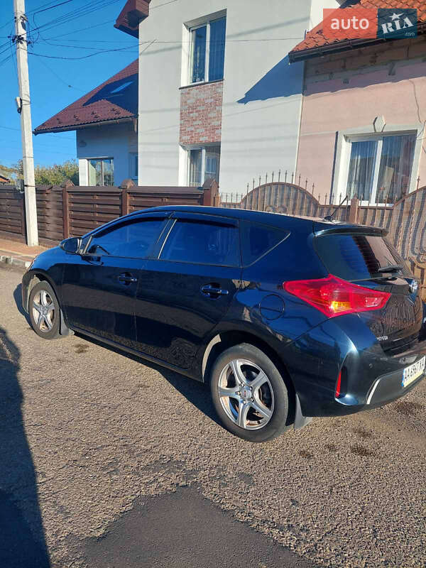 Хетчбек Toyota Auris 2013 в Стрию